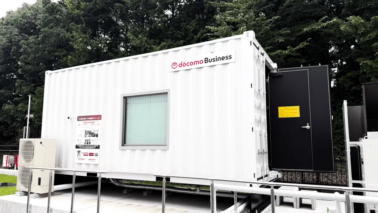 NTT docomo Business’s demonstration containerized data center (Source: Nikkei).